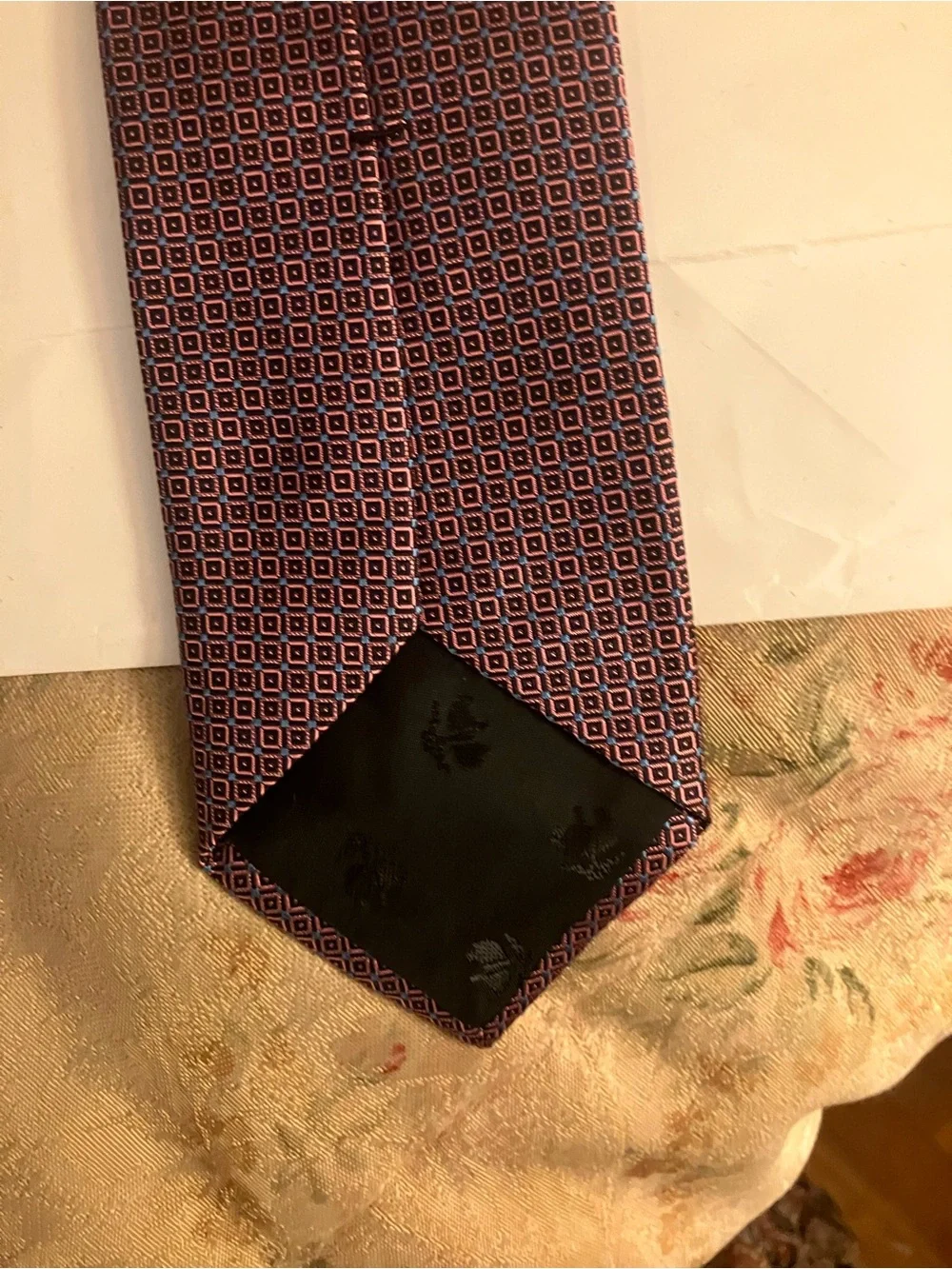 Brooks Brothers Geometric Silk Pattern Pink and Blue Tie🌺